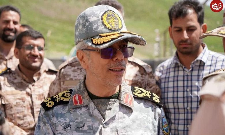 عکس؛ سفر به تاریخ؛ «سرلشکر باقری» چند ساعت قبل از شهادت در یک پایگاه مرزی عکس؛ سفر به تاریخ؛ «سرلشکر باقری» چند ساعت قبل از شهادت در یک پایگاه مرزی