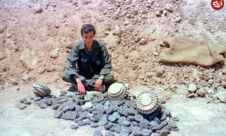 عکس؛ سفر در زمان؛ «رحیم صفوی و حسن باقری» در مقابل آرامگاه دانیال نبی؛ دهه 60