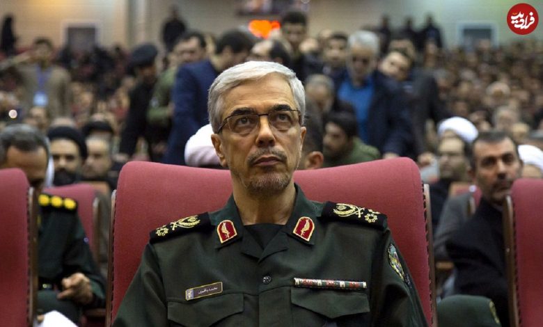 عکس؛ سفر در زمان؛ «سرلشکر باقری در حال مشاهده تصویر برادر شهیدش»؛ سال 97 عکس؛ سفر در زمان؛ «سرلشکر باقری در حال مشاهده تصویر برادر شهیدش»؛ سال 97