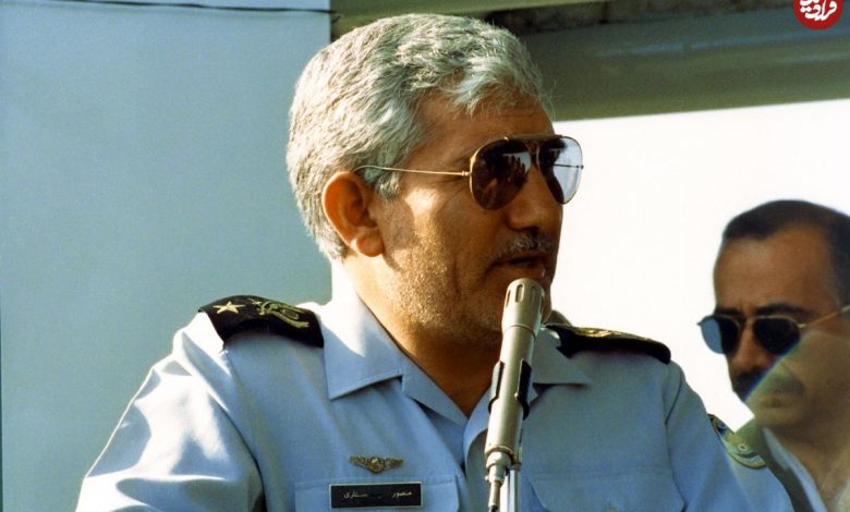 عکس؛ سفر در زمان؛ «امیر ستاری» در حال پایین آمدن از جنگنده؛ اواخر دهه 60 عکس؛ سفر در زمان؛ «امیر ستاری» در حال پایین آمدن از جنگنده؛ اواخر دهه 60