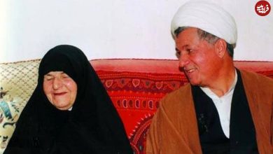 عکس؛ سفر به تاریخ؛ «هاشمی رفسنجانی» در حال گفتگو با مادرش «ماه‌بی‌بی»؛ دهۀ 60