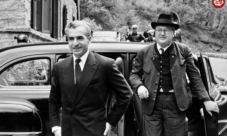 عکس؛ سفر در زمان؛ «محمدرضا پهلوی» در حال شکار خرگوش در یک شکارگاه؛ سال 1338