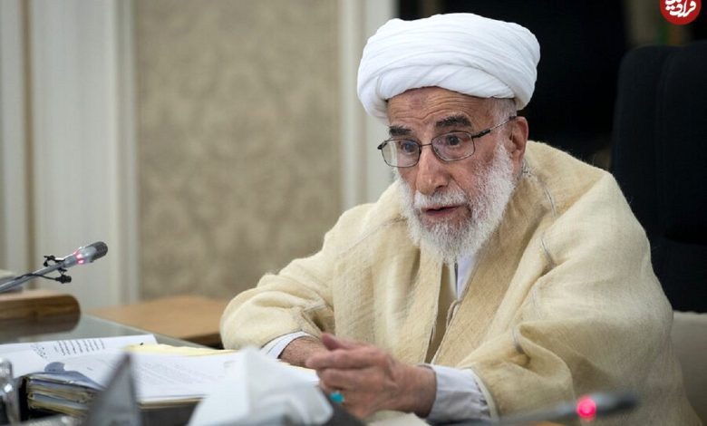 عکس؛ سفر در زمان؛ «آیت الله جنتی در خانه سردار سلیمانی»؛ سال 1398 عکس؛ سفر در زمان؛ «آیت الله جنتی در خانه سردار سلیمانی»؛ سال 1398