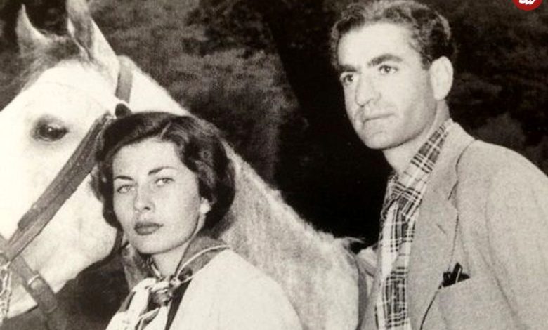 عکس؛ سفر در زمان؛ «محمدرضا پهلوی و ثریا، همسر دوم اش» در یک مراسم؛ دهه 30 عکس؛ سفر در زمان؛ «محمدرضا پهلوی و ثریا، همسر دوم اش» در یک مراسم؛ دهه 30