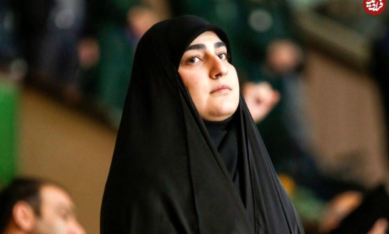 عکس؛ سفر در زمان؛ «زینب سلیمانی در حال گفتگو با محمدجواد ظریف»؛ سال 98 عکس؛ سفر در زمان؛ «زینب سلیمانی در حال گفتگو با محمدجواد ظریف»؛ سال 98