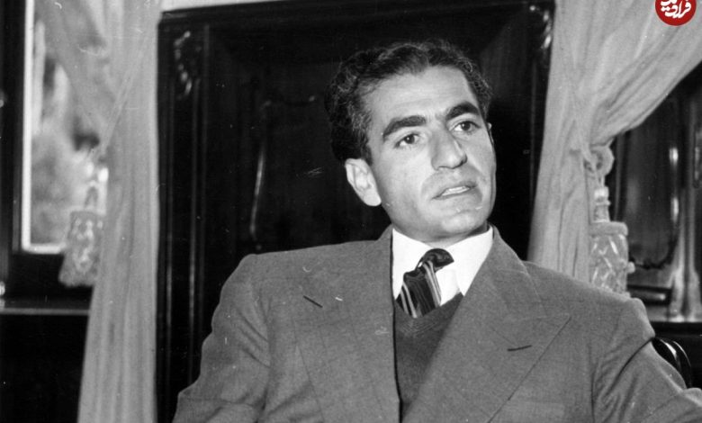 عکس؛ سفر در زمان؛ «محمدرضا پهلوی در حال سیگار کشیدن در مراسم ازدواج دوم اش»؛ سال 1329