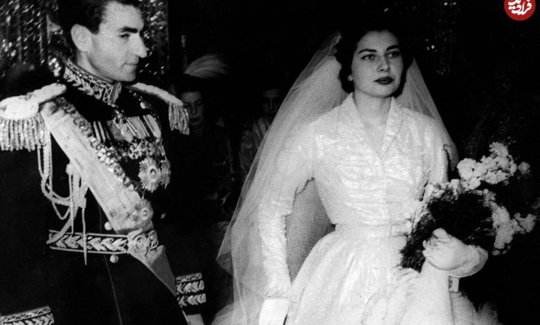 عکس؛ سفر در زمان؛ «ثریا، ملکه دو رگه ایران در 17 سالگی در کنار پدر و مادرش»؛ سال 1328 عکس؛ سفر در زمان؛ «ثریا، ملکه دو رگه ایران در 17 سالگی در کنار پدر و مادرش»؛ سال 1328