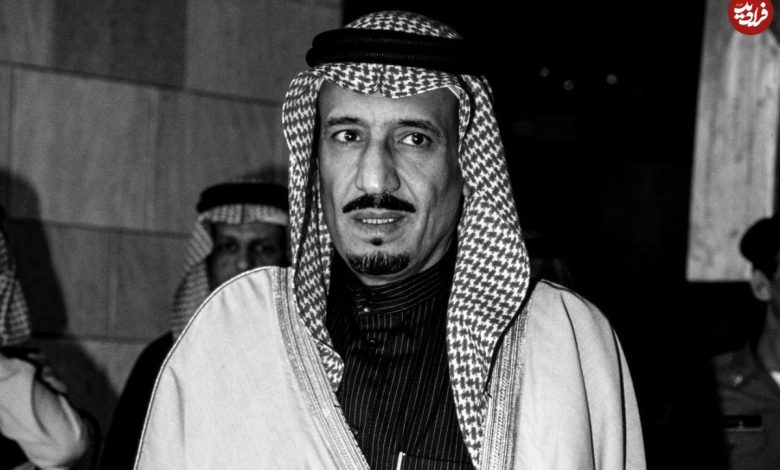 عکس؛ سفر در زمان؛ «ملک سعود، پادشاه عربستان و برادرش ملک سلمان» در حال رقص شمشیر؛ سال 1336 عکس؛ سفر در زمان؛ «ملک سعود، پادشاه عربستان و برادرش ملک سلمان» در حال رقص شمشیر؛ سال 1336