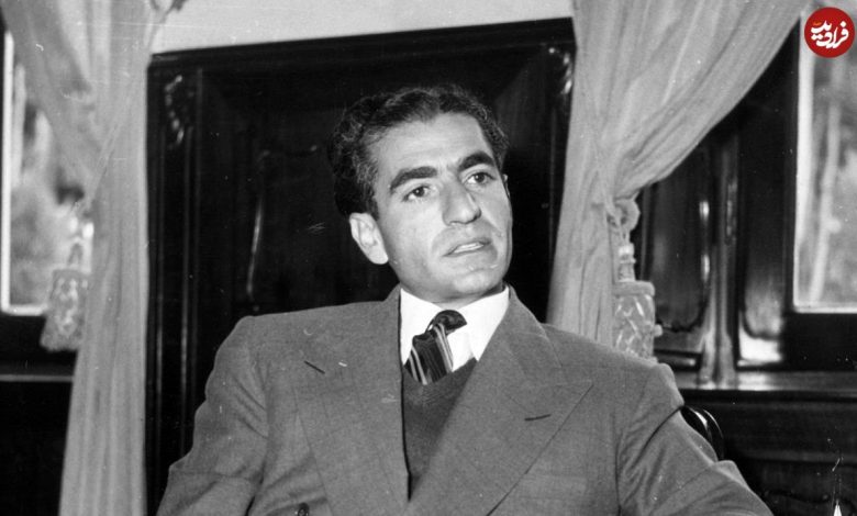 عکس؛ سفر در زمان؛ «محمدرضا پهلوی» در حال سیگار کشیدن در 35 سالگی؛ سال 1333 عکس؛ سفر در زمان؛ «محمدرضا پهلوی» در حال سیگار کشیدن در 35 سالگی؛ سال 1333