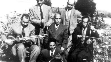 عکس؛ سفر در زمان؛ ماجرای مرد سه‌تارنواز در این عکس