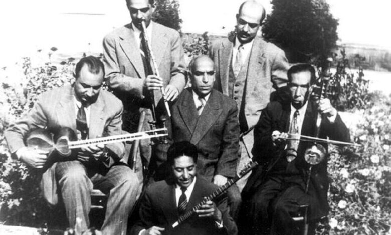 عکس؛ سفر در زمان؛ ماجرای مرد سهتارنواز در این عکس عکس؛ سفر در زمان؛ ماجرای مرد سهتارنواز در این عکس