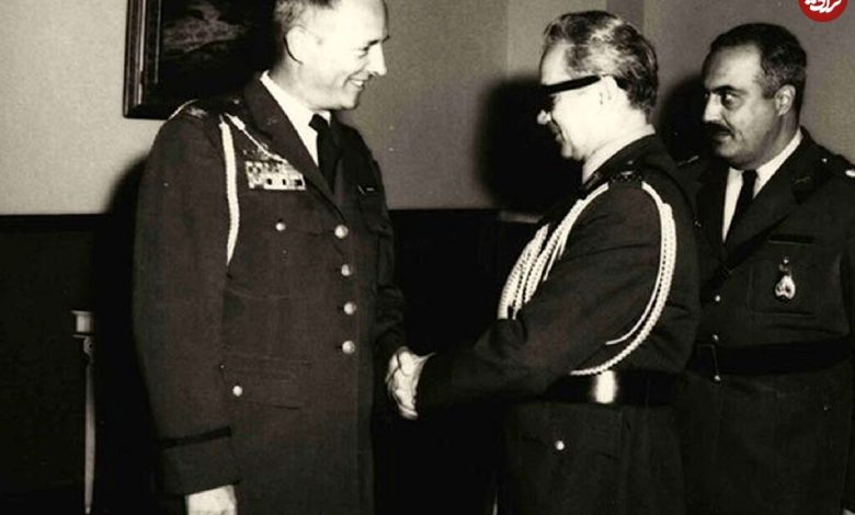 عکس؛ سفر در زمان؛ «حسن پاکروان، دومین رئیس ساواک» در لباس ارتش؛ دهه 40 عکس؛ سفر در زمان؛ «حسن پاکروان، دومین رئیس ساواک» در لباس ارتش؛ دهه 40