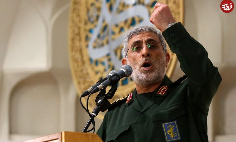 عکس؛ سفر در زمان؛ «سردار قاآنی» در حال صحبت کردن با تلفن در چادر فرماندهی؛ دهه 60 عکس؛ سفر در زمان؛ «سردار قاآنی» در حال صحبت کردن با تلفن در چادر فرماندهی؛ دهه 60