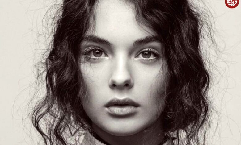 عکس؛ سفر در زمان؛ «دوا کسل، دختر مدل مونیکا بلوچی» در 19 سالگی؛ سال 1403 عکس؛ سفر در زمان؛ «دوا کسل، دختر مدل مونیکا بلوچی» در 19 سالگی؛ سال 1403