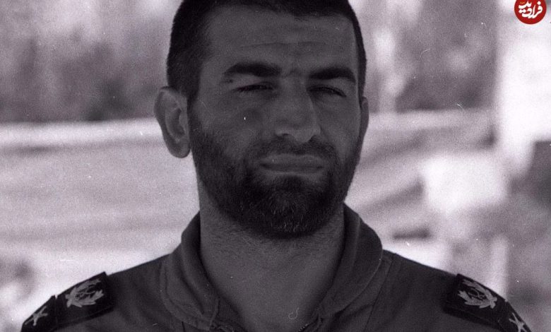 عکس؛ سفر در زمان؛ «سرلشکر بابایی» با لباس خلبانی در یک مراسم؛ اواخر دهه 50 عکس؛ سفر در زمان؛ «سرلشکر بابایی» با لباس خلبانی در یک مراسم؛ اواخر دهه 50