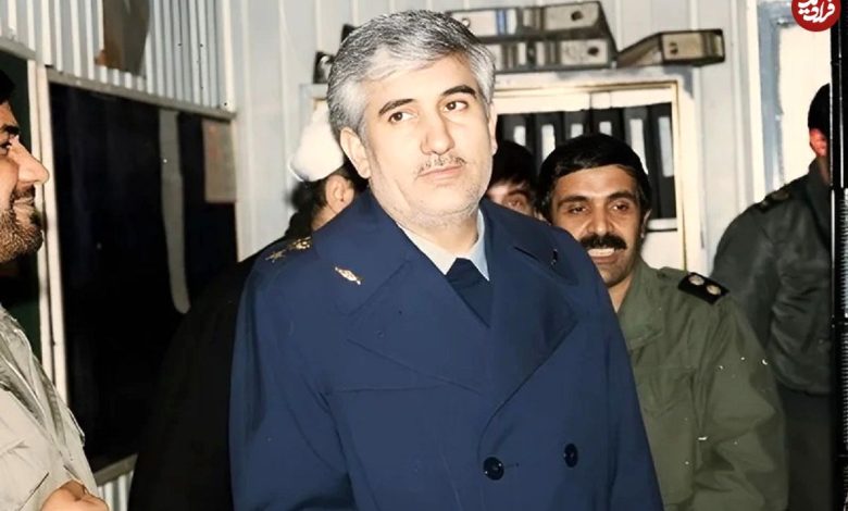 عکس؛ سفر در زمان؛ «منصور ستاری و رهبر انقلاب» در حال بازدید از نیروی هوایی؛ اوایل دهه 70 عکس؛ سفر در زمان؛ «منصور ستاری و رهبر انقلاب» در حال بازدید از نیروی هوایی؛ اوایل دهه 70