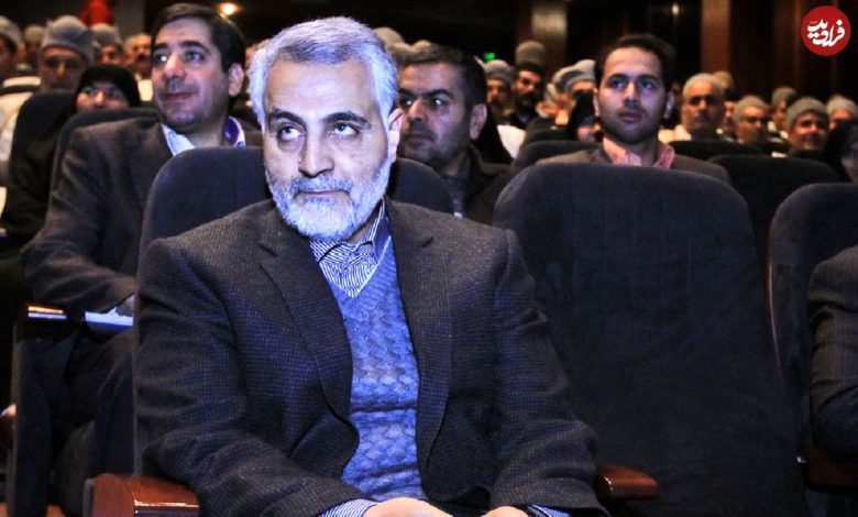 عکس؛ سفر در زمان؛ «رحیم صفوی در حال خندیدن با سردار سلیمانی» در یک مراسم؛ سال 98 عکس؛ سفر در زمان؛ «رحیم صفوی در حال خندیدن با سردار سلیمانی» در یک مراسم؛ سال 98