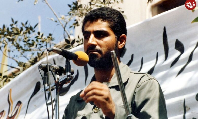 عکس؛ سفر در زمان؛ «سردار سلیمانی» در حال پرتقال خوردن با همرزمان اش در جبهه؛ دهه 60 عکس؛ سفر در زمان؛ «سردار سلیمانی» در حال پرتقال خوردن با همرزمان اش در جبهه؛ دهه 60