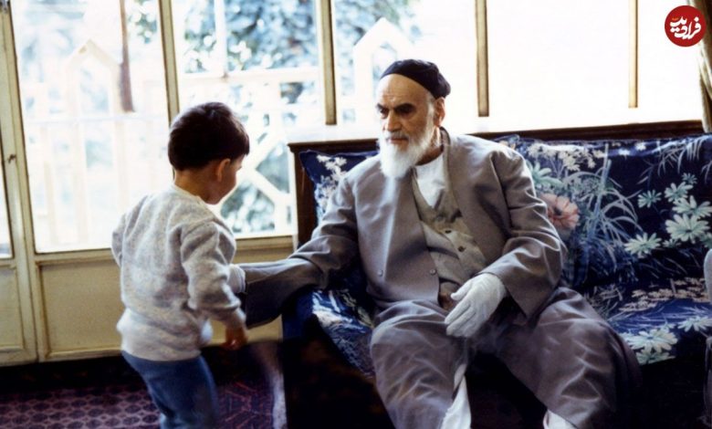 عکس؛ سفر در زمان؛ «امام خمینی در کنار عروس اش فاطمه طباطبایی»؛ دهه 60 عکس؛ سفر در زمان؛ «امام خمینی در کنار عروس اش فاطمه طباطبایی»؛ دهه 60