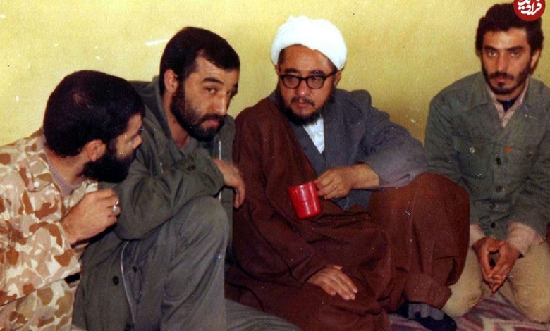 عکس؛ سفر در زمان؛ «خلخالی و همراهان در کنار یک ناو آلمانی»؛ دهه 60 عکس؛ سفر در زمان؛ «خلخالی و همراهان در کنار یک ناو آلمانی»؛ دهه 60