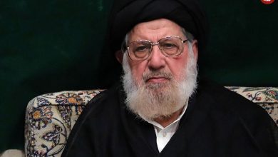 عکس؛ سفر به تاریخ؛ «سید محمد خامنه‌ای، برادر رهبر انقلاب» در مراسم عزاداری محرم در بیت رهبری؛ سال 1390