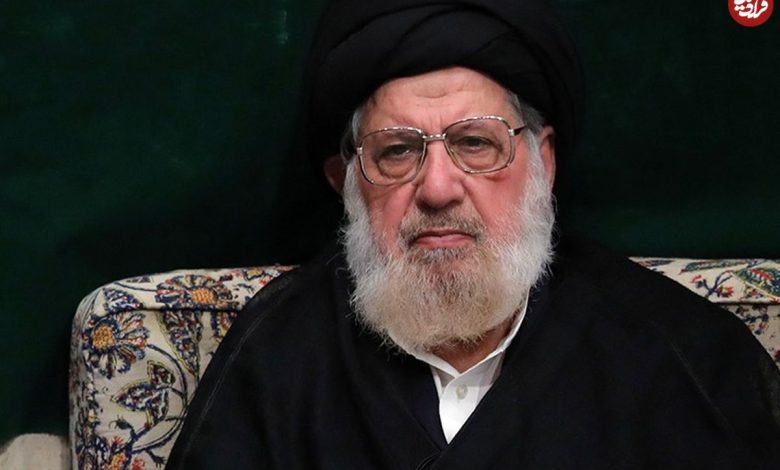 عکس؛ سفر به تاریخ؛ «سید محمد خامنهای، برادر رهبر انقلاب» در مراسم عزاداری محرم در بیت رهبری؛ سال 1390 عکس؛ سفر به تاریخ؛ «سید محمد خامنهای، برادر رهبر انقلاب» در مراسم عزاداری محرم در بیت رهبری؛ سال 1390