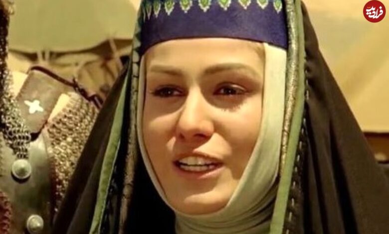 عکس؛ سفر زمان؛ «رز رضوی» (همسر وهب نصرانی در مختارنامه) در 43 سالگی در پشتصحنه یک تئاتر عکس؛ سفر زمان؛ «رز رضوی» (همسر وهب نصرانی در مختارنامه) در 43 سالگی در پشتصحنه یک تئاتر