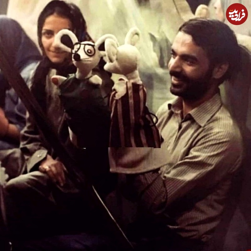 عکس؛ سفر به تاریخ؛ چهرۀ «آقای مجری» در 26 سالگی در پشت‌صحنۀ «مدرسۀ موش‌ها»