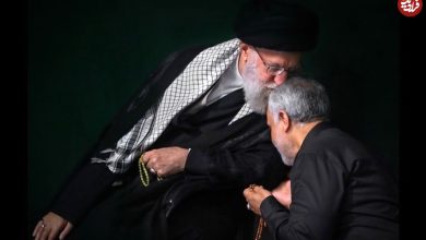 عکس؛ سفر به تاریخ؛ «حاج قاسم سلیمانی و رهبر انقلاب» در بازدید از گلزار شهدای کرمان؛ سال 1384