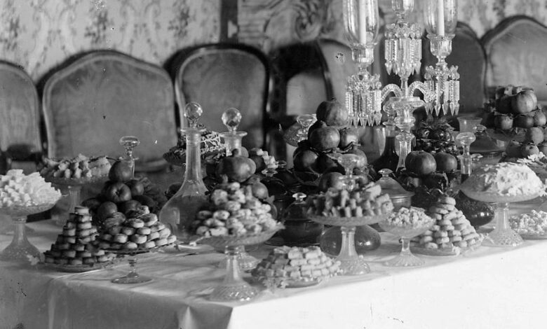 (عکس) سفر به عصر قاجار؛ یک میز پذیرایی سلطنتی در کاخ گلستان (عکس) سفر به عصر قاجار؛ یک میز پذیرایی سلطنتی در کاخ گلستان