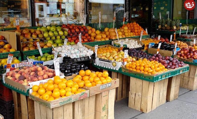 عکس؛ سفر به تاریخ؛ میوهفروش شیرازی که جلوی مغازهاش نشسته است؛ بیش از صد سال قبل عکس؛ سفر به تاریخ؛ میوهفروش شیرازی که جلوی مغازهاش نشسته است؛ بیش از صد سال قبل