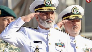 عکس؛ سفر به تاریخ؛ بازدید شبانۀ «سرلشکر موسوی» از یگان چتربازهای ارتش؛ سال 1398