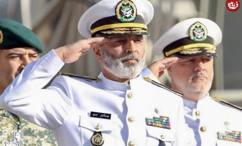 عکس؛ سفر به تاریخ؛ بازدید شبانۀ «سرلشکر موسوی» از یگان چتربازهای ارتش؛ سال 1398