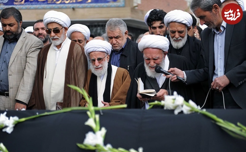 no-name-49 عکس؛ سفر به تاریخ؛ اشکهای «آیت الله جنتی» در مراسم تشییع همسرش؛ سال 1394