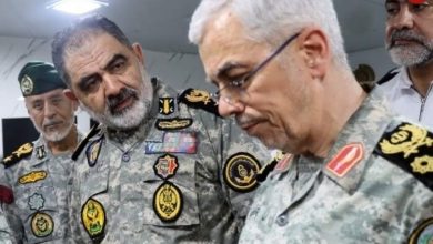 عکس؛ سفر به تاریخ؛ «سپهبد باقری» در دوران جوانی به همراه دوستانش در کوهستان؛ دهۀ 60