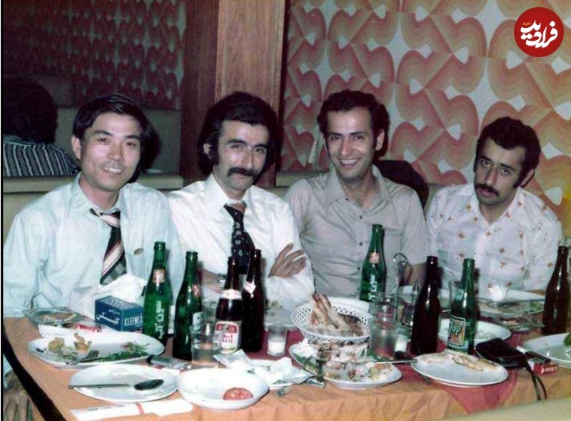 no-name-76 عکس؛ سفر به تاریخ؛ «شهید تندگویان» قبل از انقلاب با دوستانش در یک رستوران