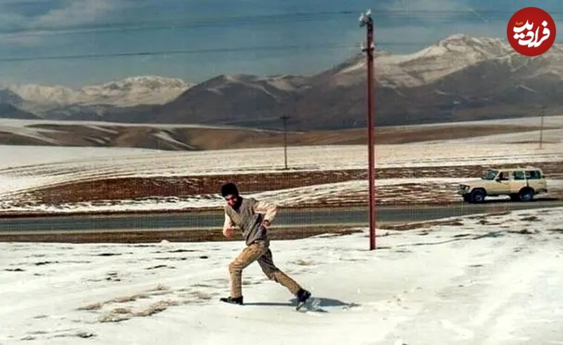 عکس؛ سفر به تاریخ؛ «پدر صنعت موشکی ایران» در حال برف‌بازی با دوستانش؛ دهۀ 1370