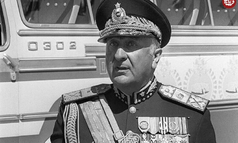 عکس؛ سفر در زمان؛ «رئیس سوم ساواک در حال گفتگو با رئیس اول ساواک»؛ دهه 30 عکس؛ سفر در زمان؛ «رئیس سوم ساواک در حال گفتگو با رئیس اول ساواک»؛ دهه 30