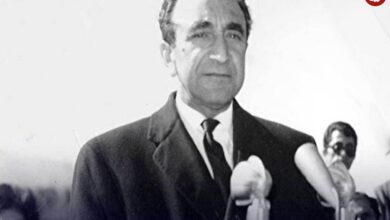 سفر در زمان؛ یادداشت‌های علم، یکشنبه ۷ آبان ۱۳۵۱: به شاه گفتم سخنرانی مذهبی [فخرالدین] حجازی واعظ را گوش کردم؛ خوب حرف می‌زد