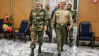 عکس؛ سفر به تاریخ؛ «امیر موسوی و امیر حاتمی» (فرماندهان ارتش) در بیت رهبری؛ سال 96