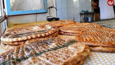 عکس؛ سفر به تاریخ؛ نان‌فروش شیرازی که پشت بساطش نشسته است؛ بیش از 100 سال قبل