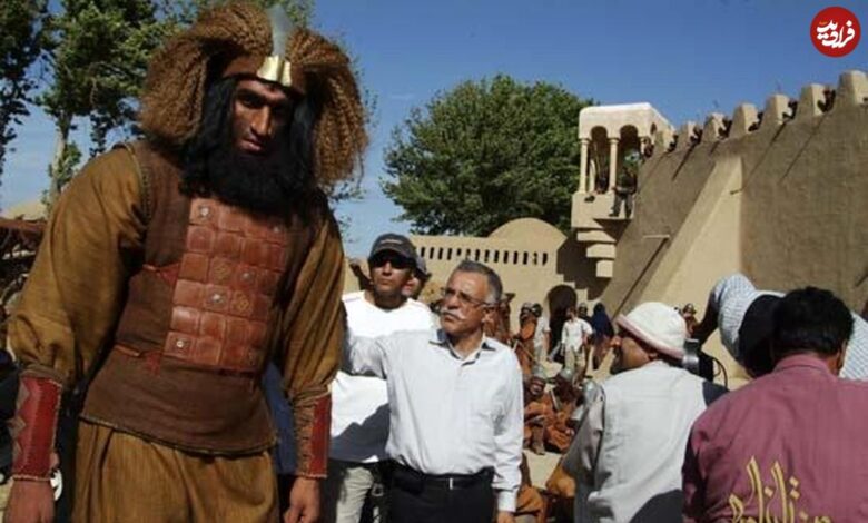 عکس؛ سفر زمان؛ «غول لشکر زبیری» (مختارنامه) به همراه «لیلا بلوکات» در فرودگاه قبل از سفر به مشهد