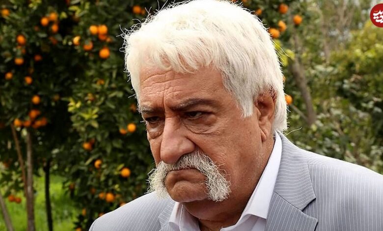 عکس؛ سفر به تاریخ؛ تیپ و چهرۀ «حشمت فردوس» در 27 سالگی در مرکز تئاتر مشهد؛ دهۀ 50 عکس؛ سفر به تاریخ؛ تیپ و چهرۀ «حشمت فردوس» در 27 سالگی در مرکز تئاتر مشهد؛ دهۀ 50