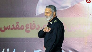 عکس؛ سفر زمان؛ تیپ متفاوت «سرلشکر موسوی، رئیس ستاد کل نیروهای مسلح» در نمایشگاه قرآن