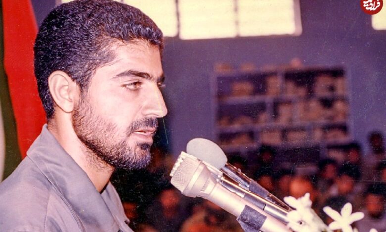 عکس؛ سفر در زمان؛ «سردار سلیمانی» در حال گریه کردن در یک مراسم ختم؛ دهه 90