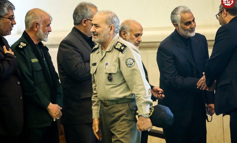 عکس؛ سفر در زمان؛ «واعظی، محسن رضایی، سرلشکر سلامی و سردار سلیمانی» در یک مراسم ختم؛ دهه 90 عکس؛ سفر در زمان؛ «واعظی، محسن رضایی، سرلشکر سلامی و سردار سلیمانی» در یک مراسم ختم؛ دهه 90