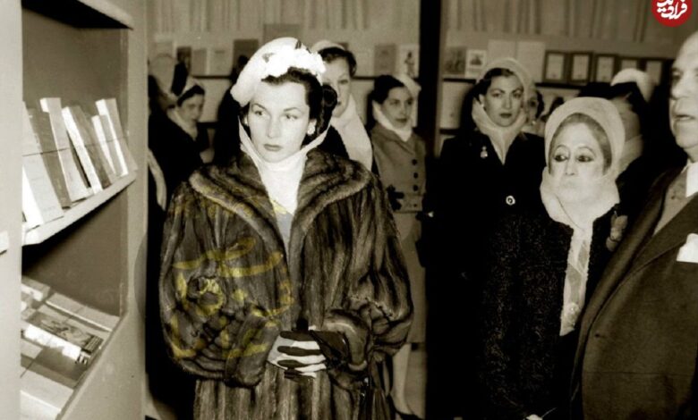 عکس؛ سفر در زمان؛ «فوزیه، همسر مصری محمدرضا پهلوی در کنار همسر دوم رضاخان»؛ سال 1318