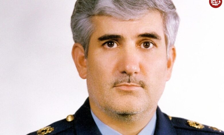 عکس؛ سفر در زمان؛ «سرتیپ منصور ستاری» در حال ادای احترام نظامی؛ اواخر دهه 60 عکس؛ سفر در زمان؛ «سرتیپ منصور ستاری» در حال ادای احترام نظامی؛ اواخر دهه 60