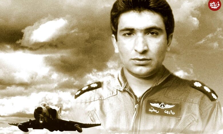 عکس؛ سفر در زمان؛ «شهید عباس دوران» با لباس خلبانی در کنار جنگنده اش؛ دهه 50 عکس؛ سفر در زمان؛ «شهید عباس دوران» با لباس خلبانی در کنار جنگنده اش؛ دهه 50