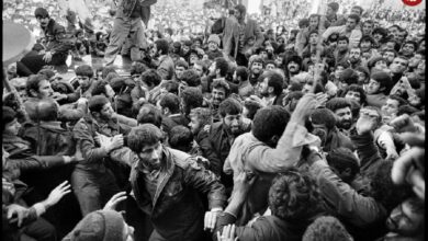 عکس؛ سفر در زمان؛ اعتراض خیابانی علیه بنی صدر در سال ۱۳۶۰